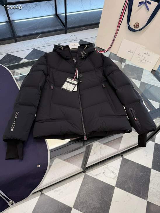 Picture of Moncler Down Jackets _SKUMonclersz1-526yr49636854